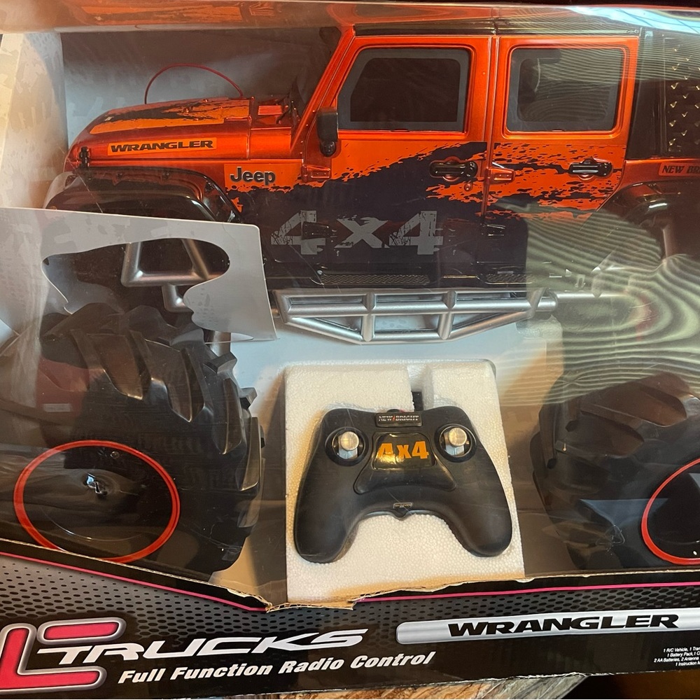 Full Function Radio Control Jeep - Picture 7 of 10